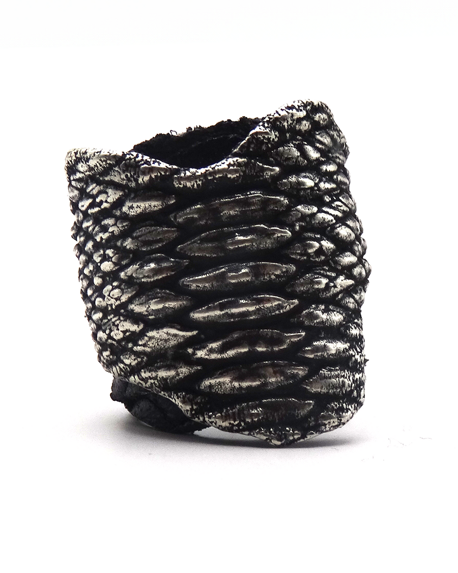 Scale Ring 925 sterling silver black leather Skin Collection ring structural DYSKINESIAA Paris front