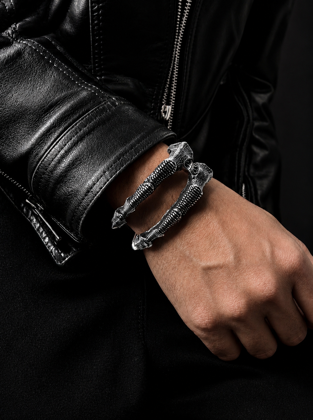 Claw Cuff 925 sterling silver heavy weight architectural designer cuff Paris atelier worn detail