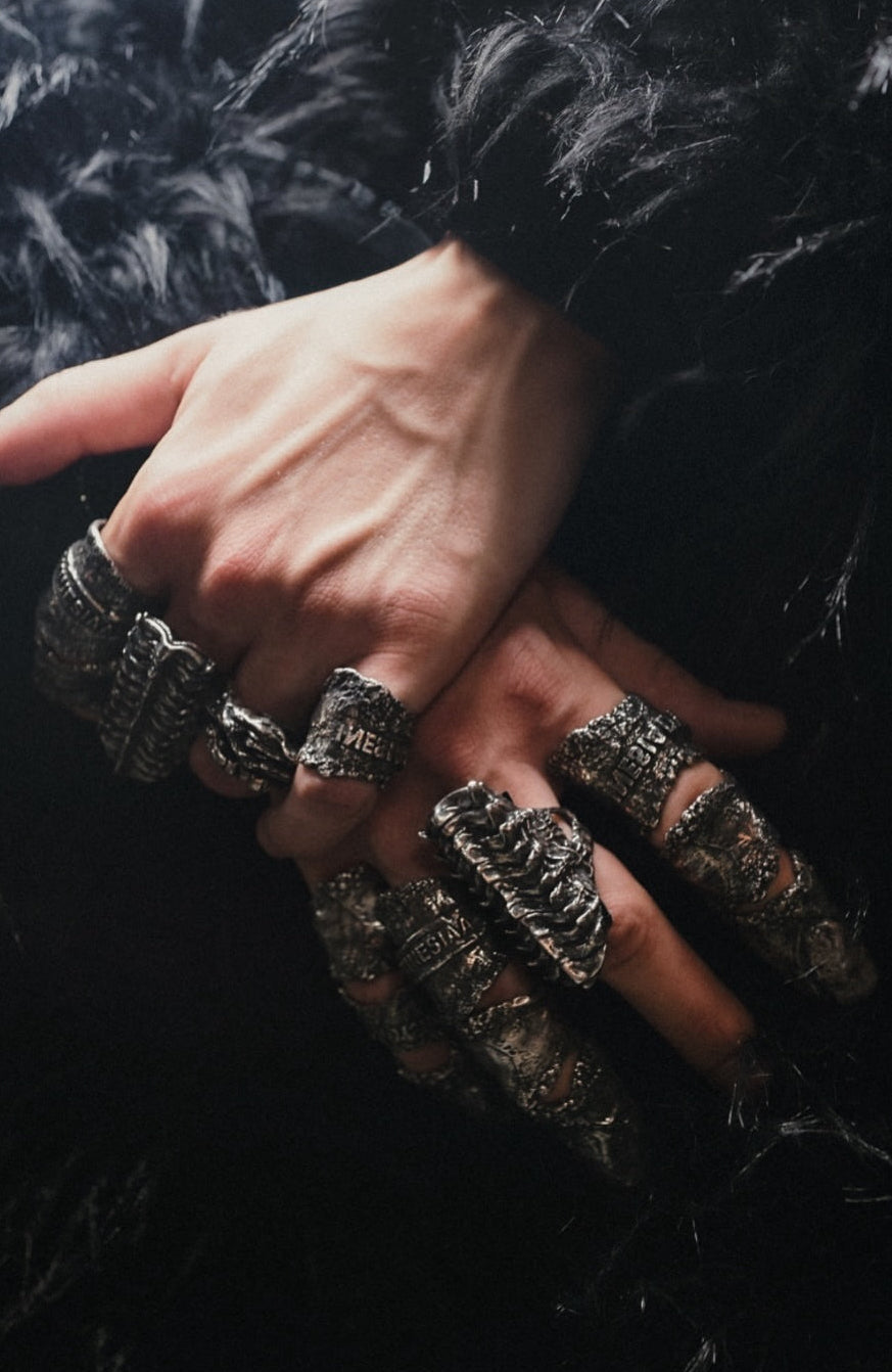 SCALED FINGER ring on hand