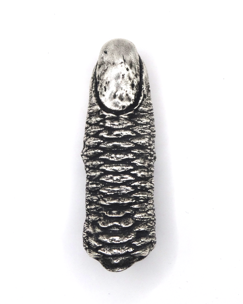 Scaled Finger Tip 925 sterling silver upper segment scaled ring Skin Collection DYSKINESIAA Paris front