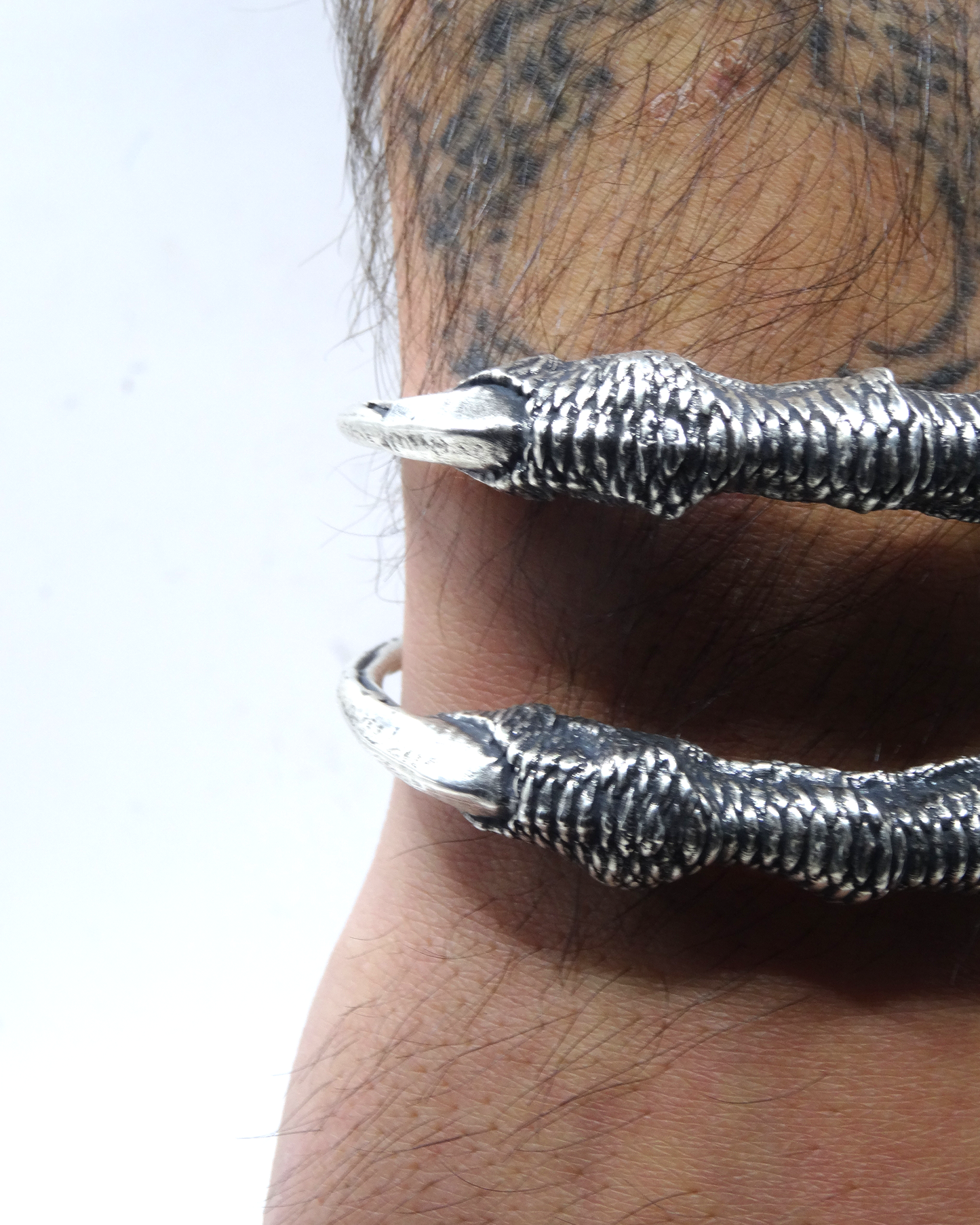 CLAW CUFF